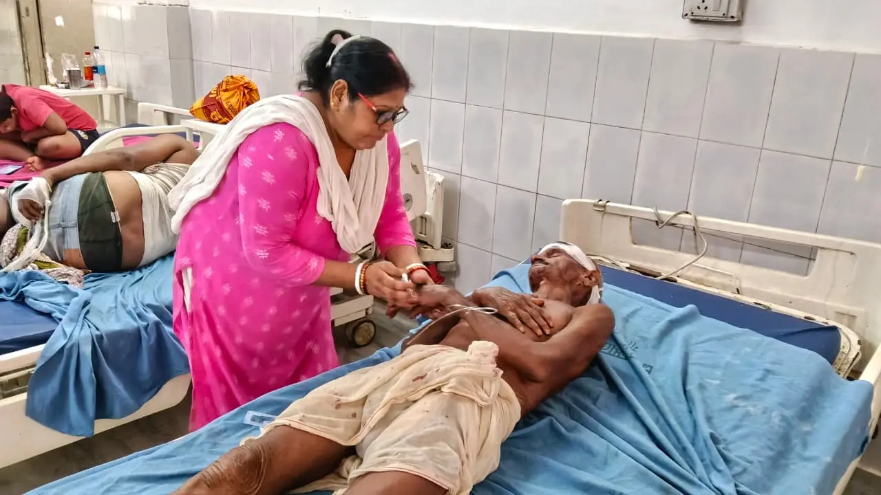 सदर अस्पताल में इलाजरत वृद्ध. | Prabhat Khabar Network सदर अस्पताल में इलाजरत वृद्ध. | Prabhat Khabar Network