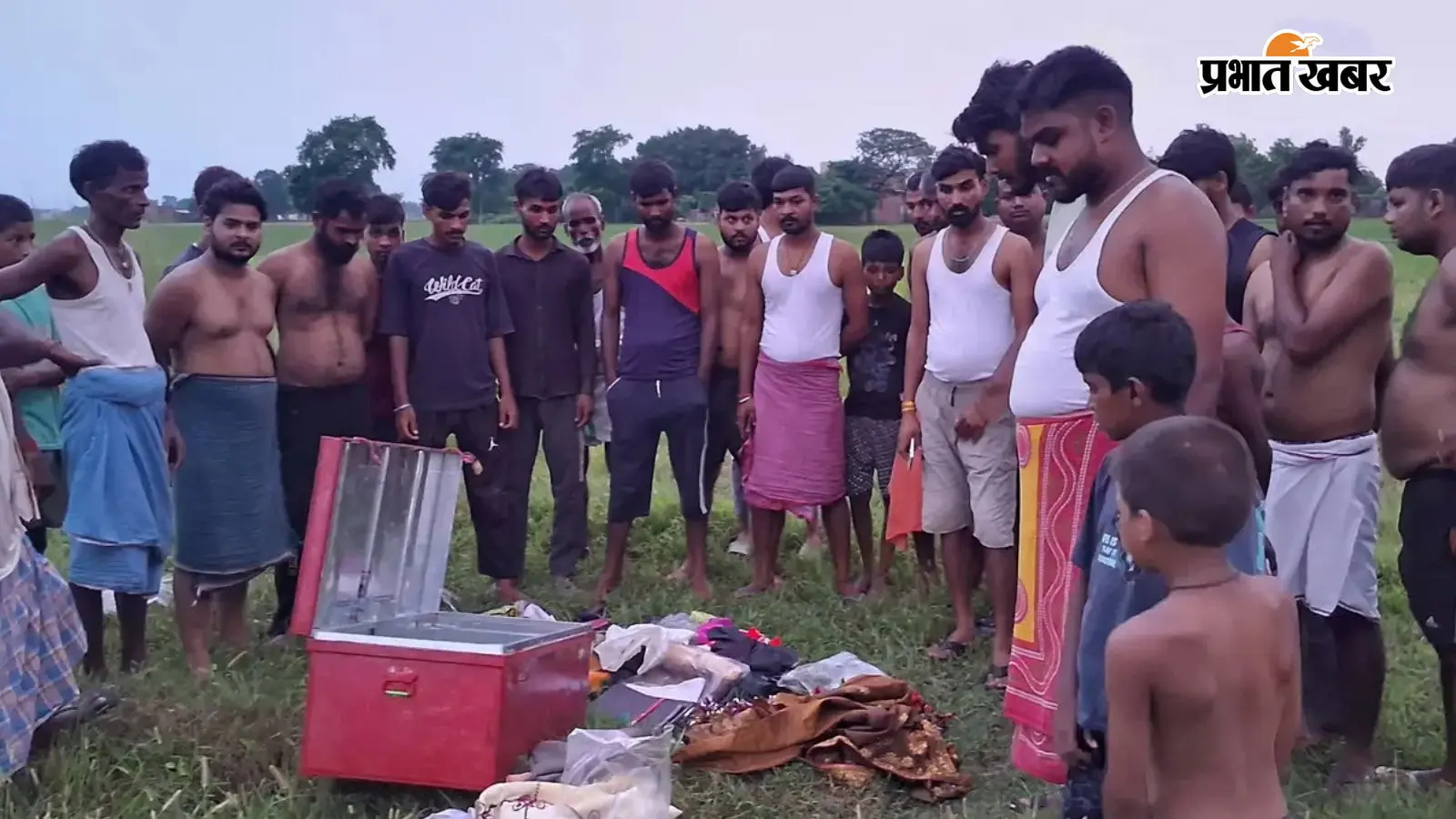 चोरी के बाद बिखरा मिला समान चोरी के बाद बिखरा मिला समान