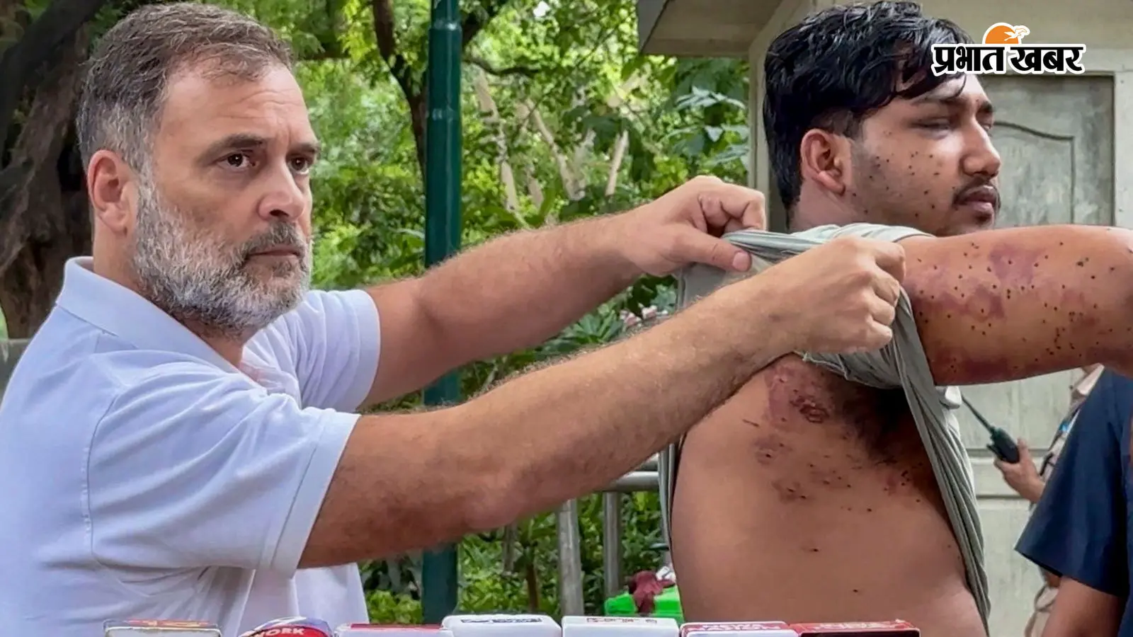 राहुल गांधी (बाएं) Photo: PTI राहुल गांधी (बाएं) Photo: PTI