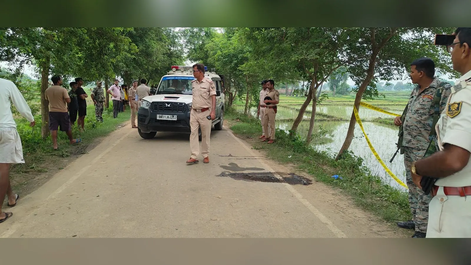 चेनारी स्टेट हाईवे पर जांच करती पुलिस | Prabhat Khabar Network चेनारी स्टेट हाईवे पर जांच करती पुलिस | Prabhat Khabar Network
