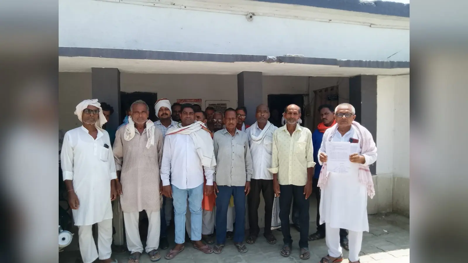 अभी तनाव अंचल पदाधिकारी को आवेदन किसान, | Prabhat Khabar Network अभी तनाव अंचल पदाधिकारी को आवेदन किसान, | Prabhat Khabar Network