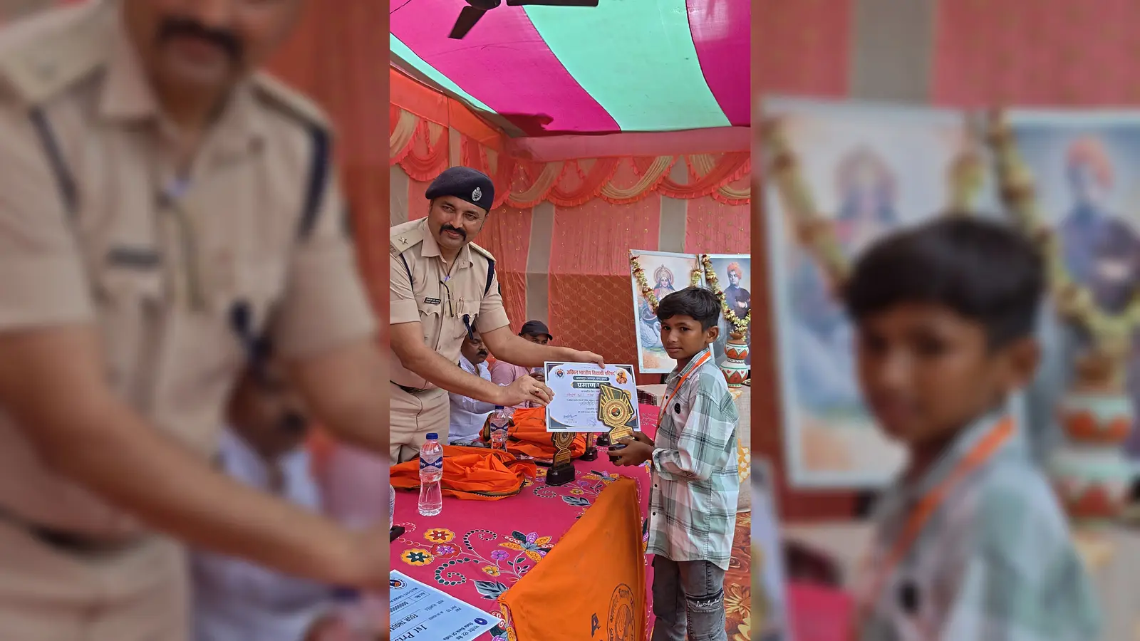 बिरसा मुंडा सामान्य ज्ञान प्रतियोगिता में प्रतिभाओं का हुआ सम्मान, बीडीओ व थानाध्यक्ष ने बढ़ाया विद्यार्थियों का उत्साह | Prabhat Khabar Network बिरसा मुंडा सामान्य ज्ञान प्रतियोगिता में प्रतिभाओं का हुआ सम्मान, बीडीओ व थानाध्यक्ष ने बढ़ाया विद्यार्थियों का उत्साह | Prabhat Khabar Network
