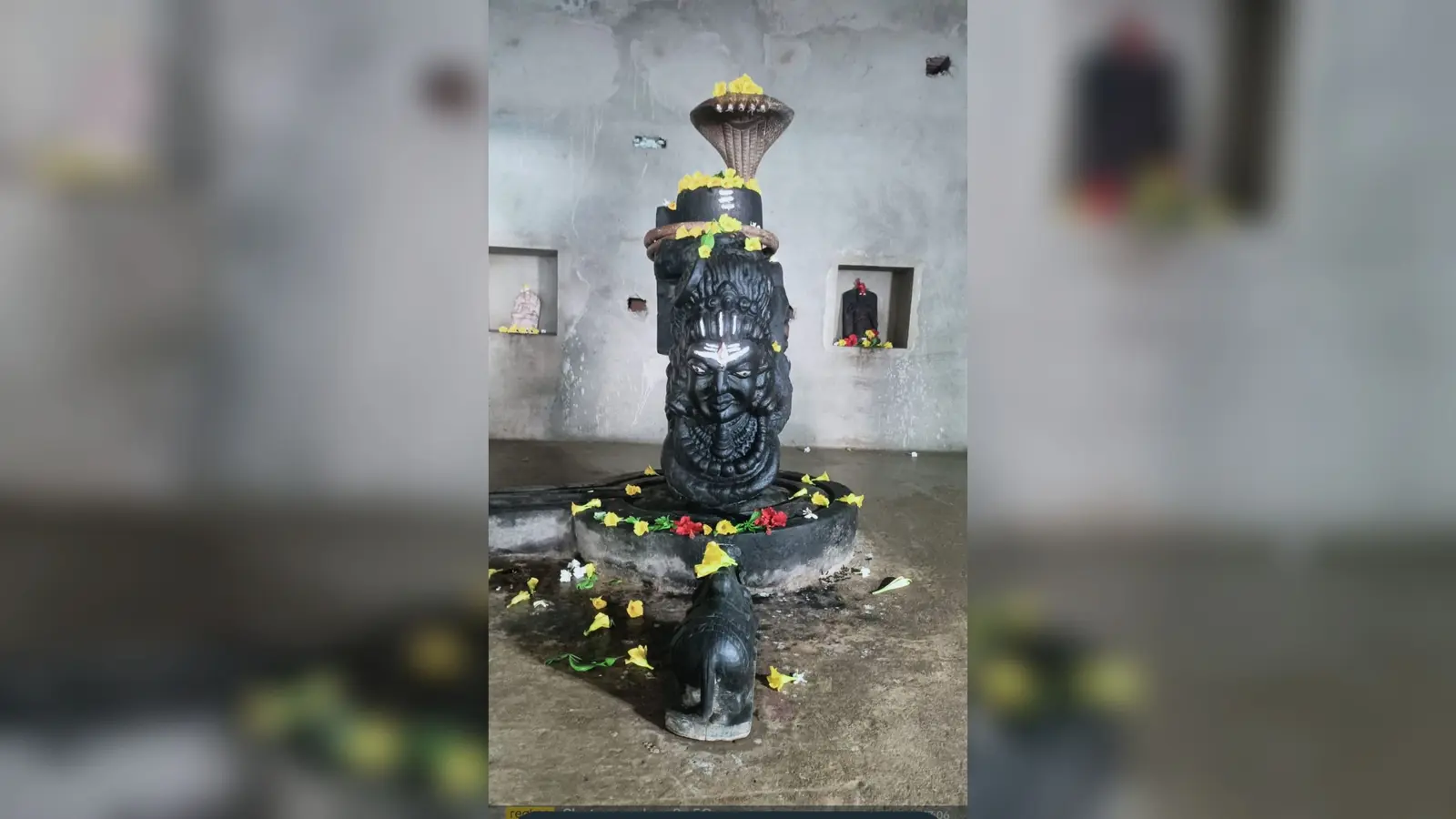 बुढ़वा महादेव और उनका निर्माणाधीन मंदिर एवं मौके पर जुटे मंदिर समिति के सदस्य | Prabhat Khabar Network बुढ़वा महादेव और उनका निर्माणाधीन मंदिर एवं मौके पर जुटे मंदिर समिति के सदस्य | Prabhat Khabar Network