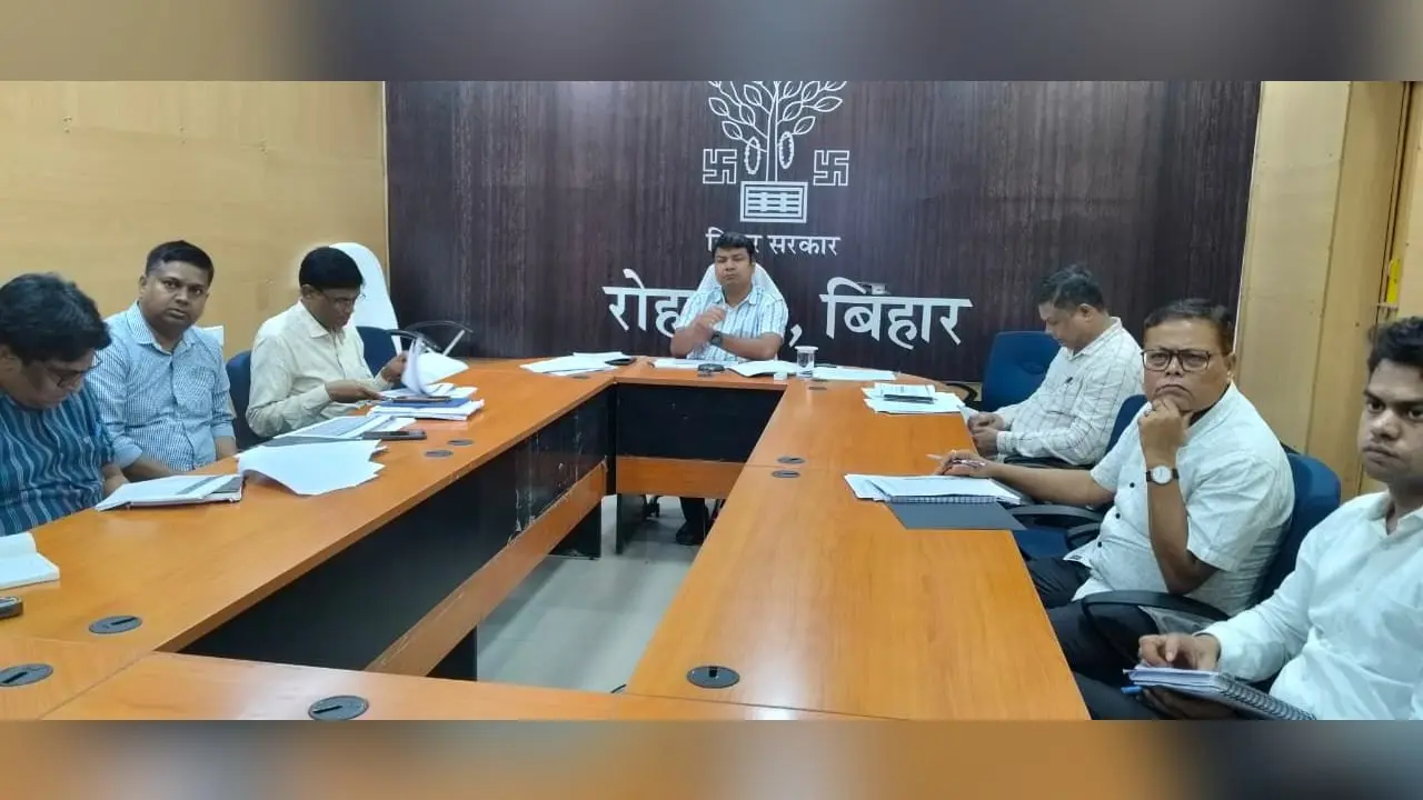 वीडियो कॉन्फ्रेंसिंग में उपस्थित डीएम व अन्य | Prabhat Khabar Network वीडियो कॉन्फ्रेंसिंग में उपस्थित डीएम व अन्य | Prabhat Khabar Network