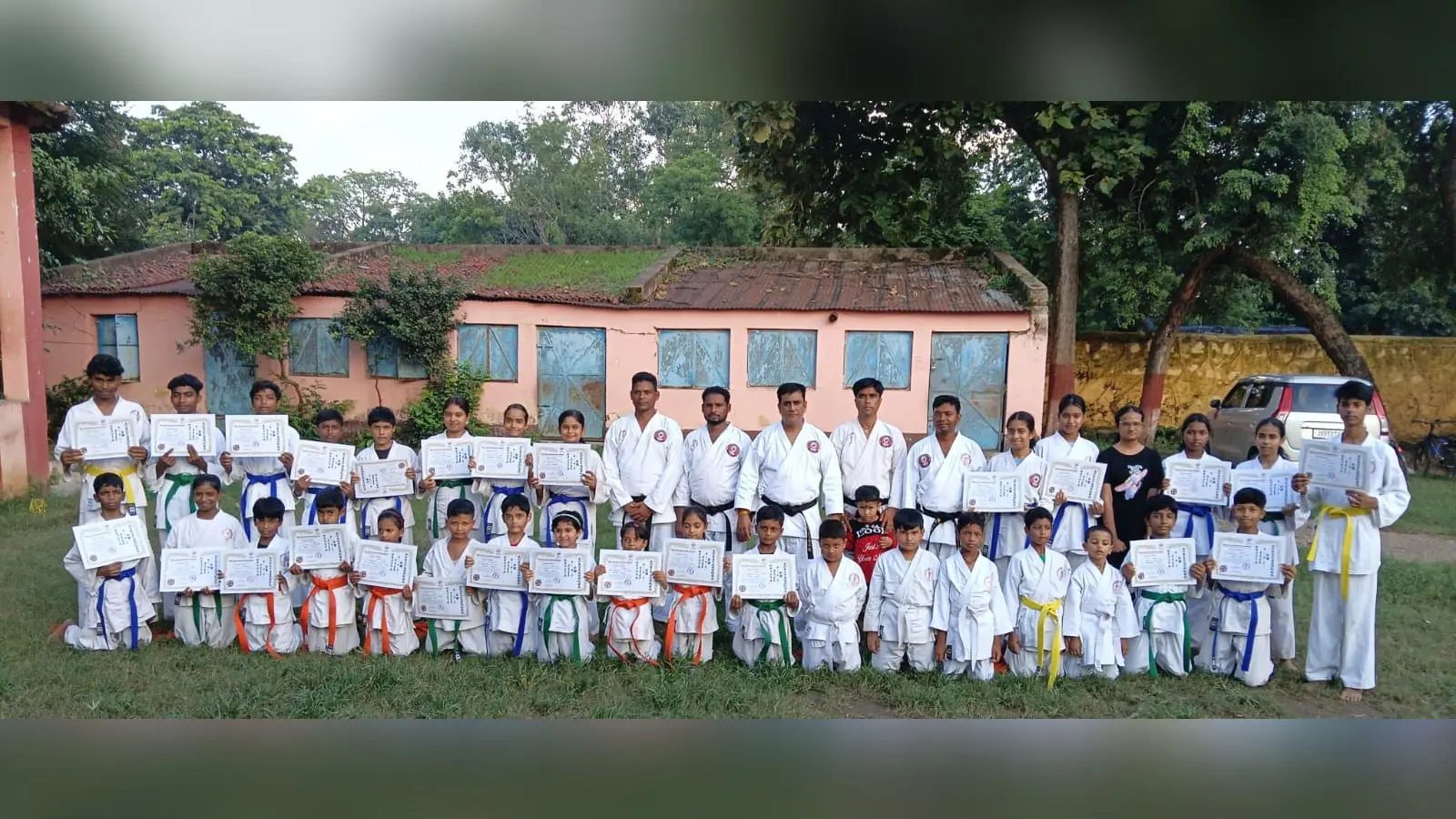 व्हाइट टाइगर गोजु-रियू कराटे एसोसिएशन की दो दिवसीय बेल्ट ग्रेडिंग संपन्न, 14 कराटेकारों को मिली दोहरी पदोन्नति | Prabhat Khabar Network व्हाइट टाइगर गोजु-रियू कराटे एसोसिएशन की दो दिवसीय बेल्ट ग्रेडिंग संपन्न, 14 कराटेकारों को मिली दोहरी पदोन्नति | Prabhat Khabar Network