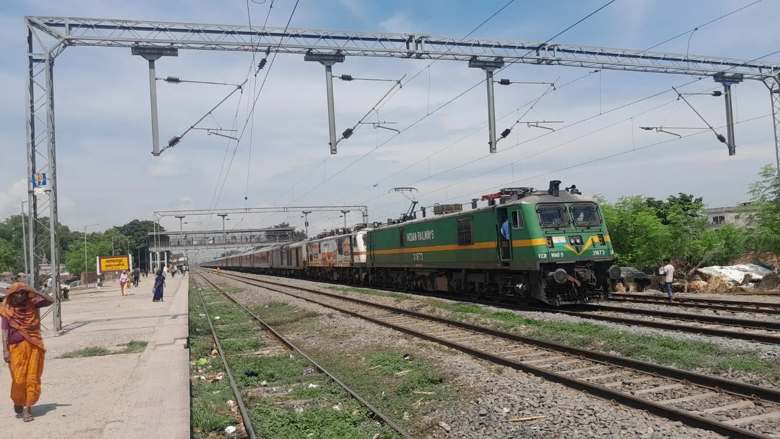 नारायणपुर रेलवे-स्टेशन पर खड़ी राजधानी एक्सप्रेस | Prabhat Khabar Network नारायणपुर रेलवे-स्टेशन पर खड़ी राजधानी एक्सप्रेस | Prabhat Khabar Network