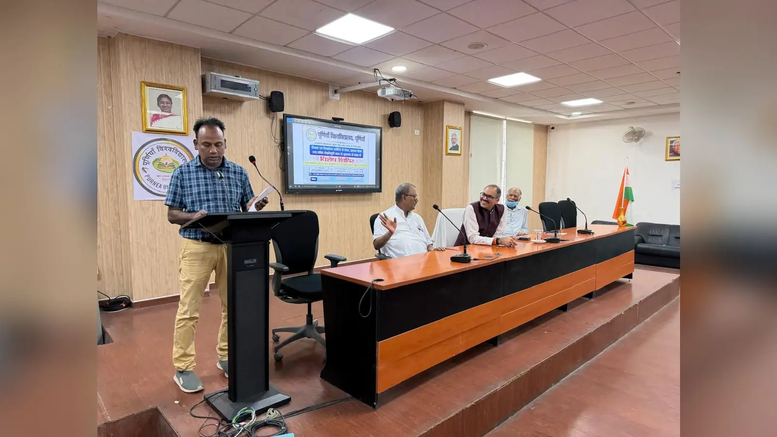 27 पूर्णिया 1- विशेष शिविर में मंचासीन कुलपति व अन्य पदाधिकारी | Prabhat Khabar Network 27 पूर्णिया 1- विशेष शिविर में मंचासीन कुलपति व अन्य पदाधिकारी | Prabhat Khabar Network