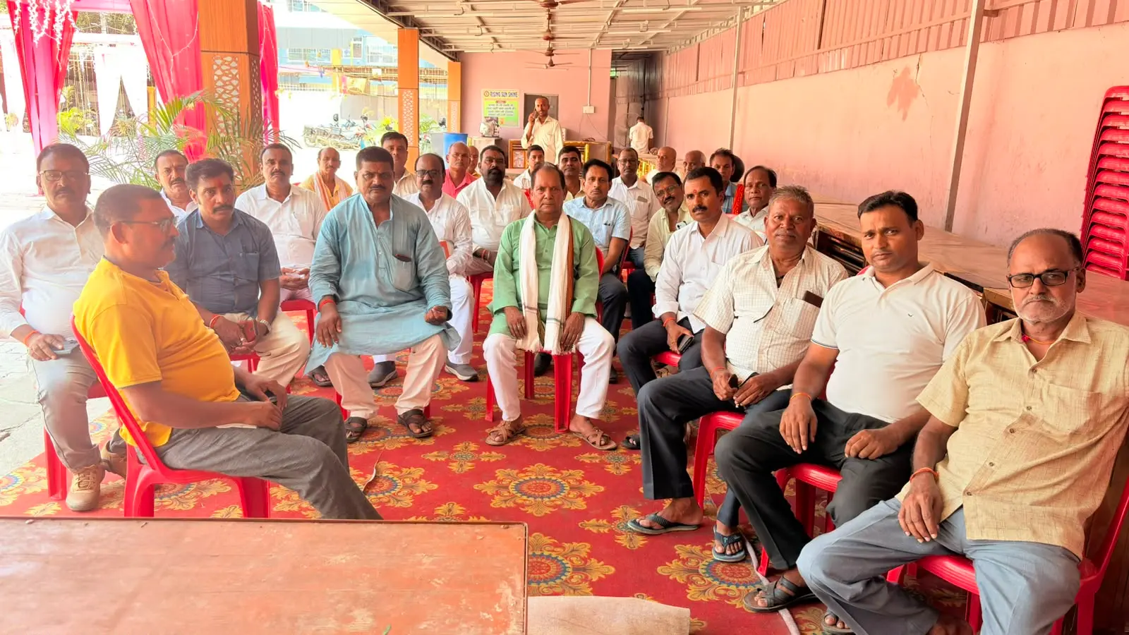 फोटो बैठक में भाग लेते डीलर एसोसिएशन संघ के सदस्य | Prabhat Khabar Network फोटो बैठक में भाग लेते डीलर एसोसिएशन संघ के सदस्य | Prabhat Khabar Network