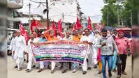 भाकपा ने निकाला जुलूस, NEET पेपर लीक मामले में मुआवजा और शिक्षा नीति वापस लेने की मांग