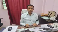 छपरा में BDO पर हमले के विरोध में लौरिया में काली पट्टी बांधकर किया काम, सुरक्षा बढ़ाने की मांग