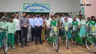 एक साल से अनुपस्थित कर्मी पर कार्रवाई का निर्देश, डीसी ने किया मयूरहंड ब्लॉक कार्यालय का निरीक्षण