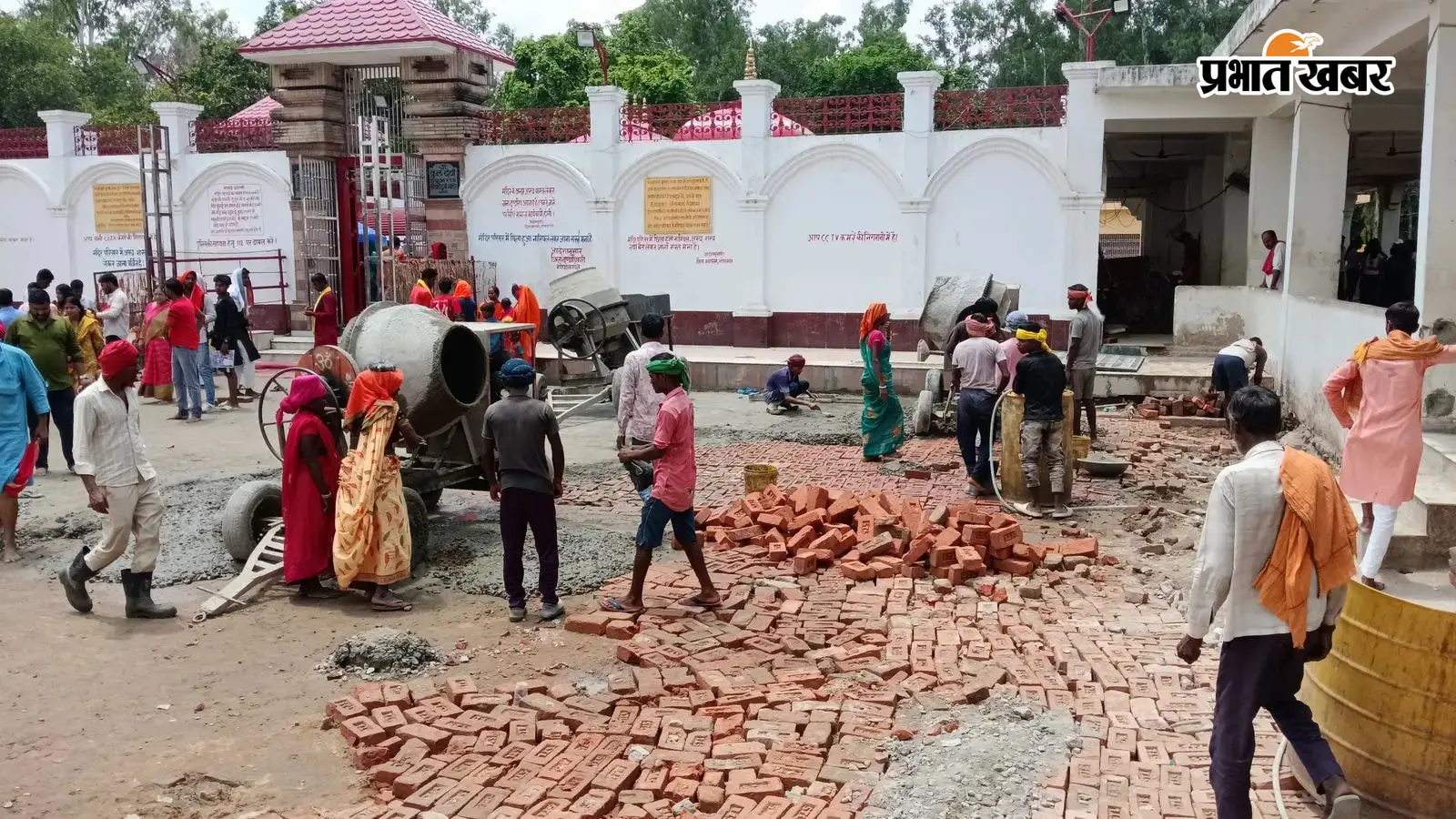 थावे दुर्गा मंदिर परिसर का सौंदर्यीकरण युद्धस्तर पर तेजी से चल रहा निर्माण कार्य थावे दुर्गा मंदिर परिसर का सौंदर्यीकरण युद्धस्तर पर तेजी से चल रहा निर्माण कार्य