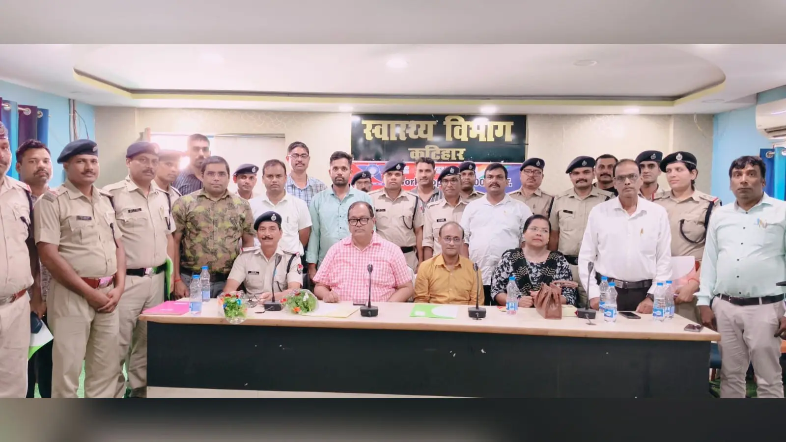 प्रशिक्षण में बैठे अधिकारी और आरपीएफ जवान | Prabhat Khabar Network प्रशिक्षण में बैठे अधिकारी और आरपीएफ जवान | Prabhat Khabar Network