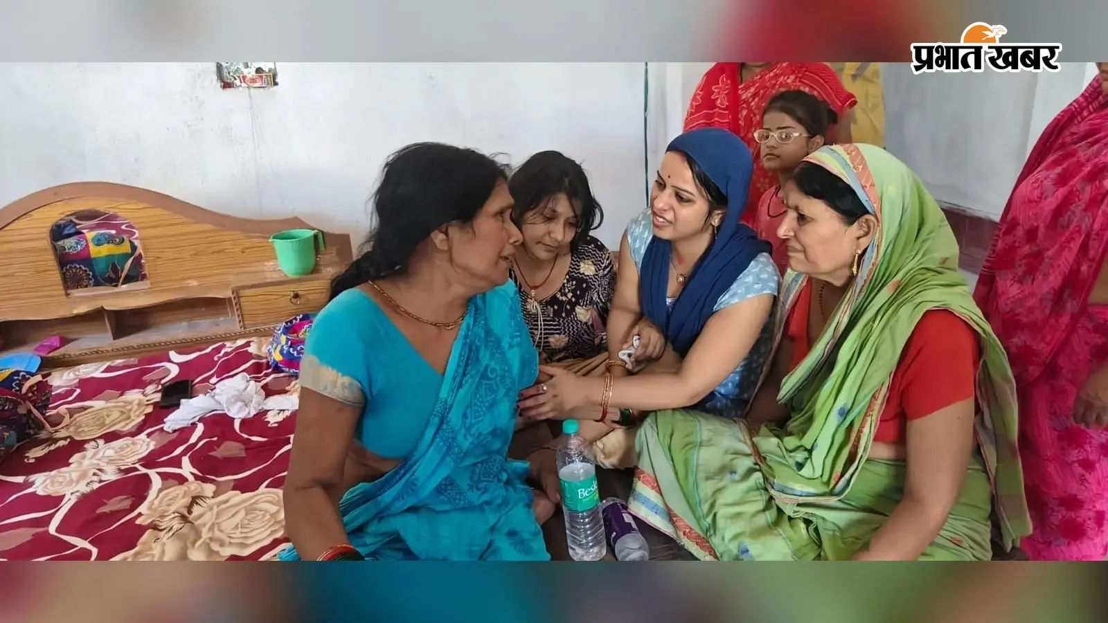 रोते-बिलखते परिजन रोते-बिलखते परिजन