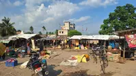 कुर्साकांटा हटिया में सुविधा के नाम पर बदहाली, लाखों का राजस्व फिर भी न पानी, न शौचालय
