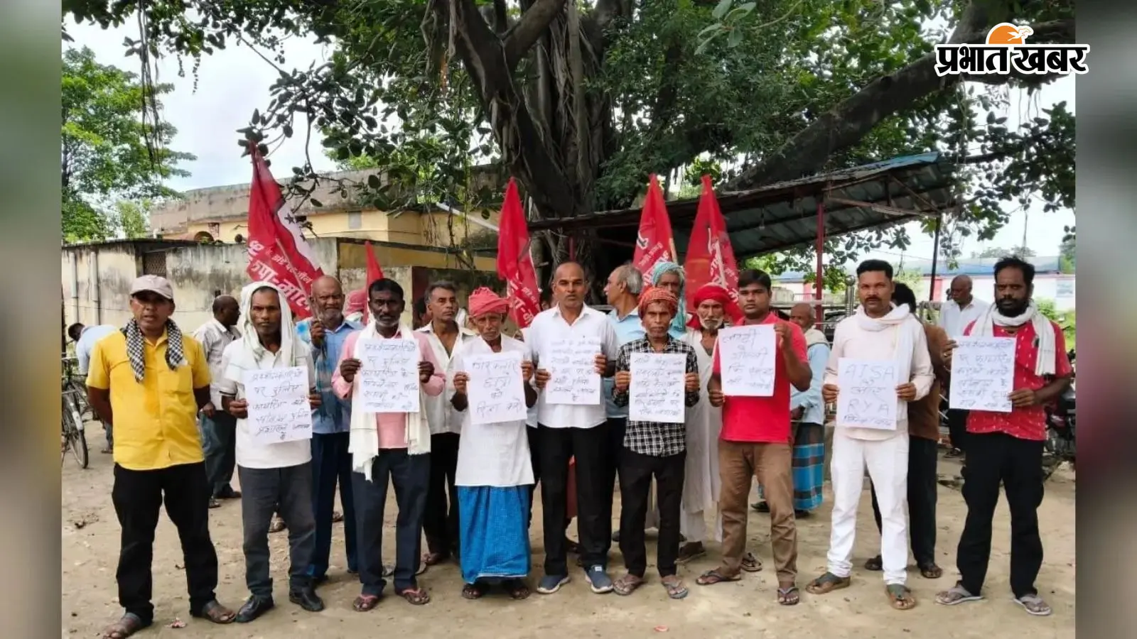विरोध प्रदर्शन करते माले कार्यकर्ता विरोध प्रदर्शन करते माले कार्यकर्ता