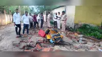औरंगाबाद में भरभराकर गिरी पुराने मंडल कारा की जर्जर दीवार, मलबे में दबा दिव्यांग
