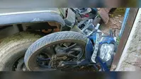 सुल्तानगंज-देवघर मुख्य सड़क पर तेज रफ्तार बोलेरो हुई बेकाबू, बाइक, गुमटी और मकान में मारी टक्कर