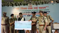 झारखंड पुलिस के समक्ष रीजनल कमांडर समेत 16 नक्सलियों ने किया सरेंडर, 11 हथियार समेत 1562 राउंड कारतूस सौंपा