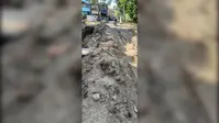 सड़क टूटी, नाला अधूरा... हल्की बारिश में ठप हो रहा आवागमन, लोगों का फूटा गुस्सा