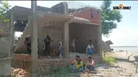 योगापट्टी में गंडक नदी का बढ़ा खतरा, कटाव के डर से परिवारों ने खुद तोड़ने शुरू किए अपने घर
