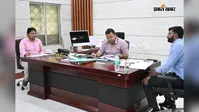 गोपालगंज में विकास योजनाओं की डीएम ने की समीक्षा, लंबित कार्यों को जल्द पूरा करने का निर्देश