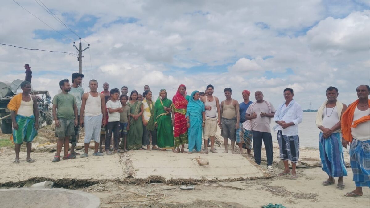 खगड़िया में कोसी का कहर,6 घर नदी में समाए,ग्रामीण बोले-नहीं जागा प्रशासन तो बह जाएगा गांव 3 90A4D6A7 E97B 4368 93C0 61027E757049