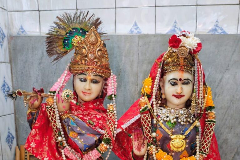 पूर्णिया के इस मंदिर में एक साथ विराजते हैं राधा-कृष्ण और भगवान शिव, गुरुवार को उमड़ती है श्रद्धालुओं की भीड़