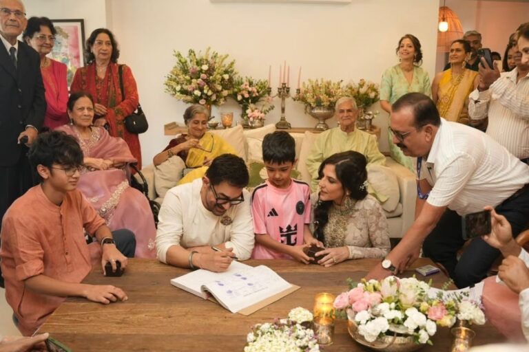 Aamir Khan Wedding First Photo: आमिर खान-गौरी स्प्रैट की शादी की पहली तस्वीर आई सामने, दोनों एक्स वाइफ और बच्चे भी हुए शामिल