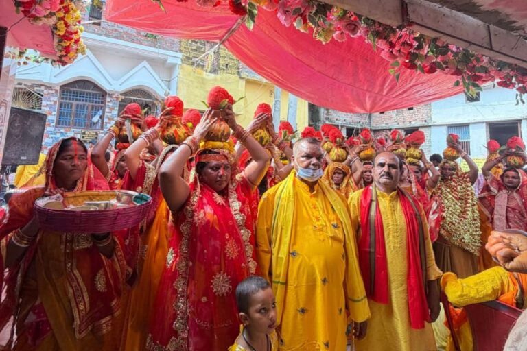 प्राण-प्रतिष्ठा महोत्सव को लेकर निकली भव्य कलश यात्रा, जयकारों से गूंजा वार्ड संख्या-25