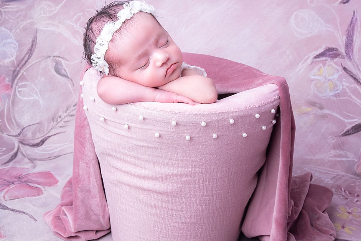 बेटी को दें ऐसा नाम जो सुनते ही हर कोई बोले- वाह, कितना प्यारा नाम है 7 Baby Girl Names 5
