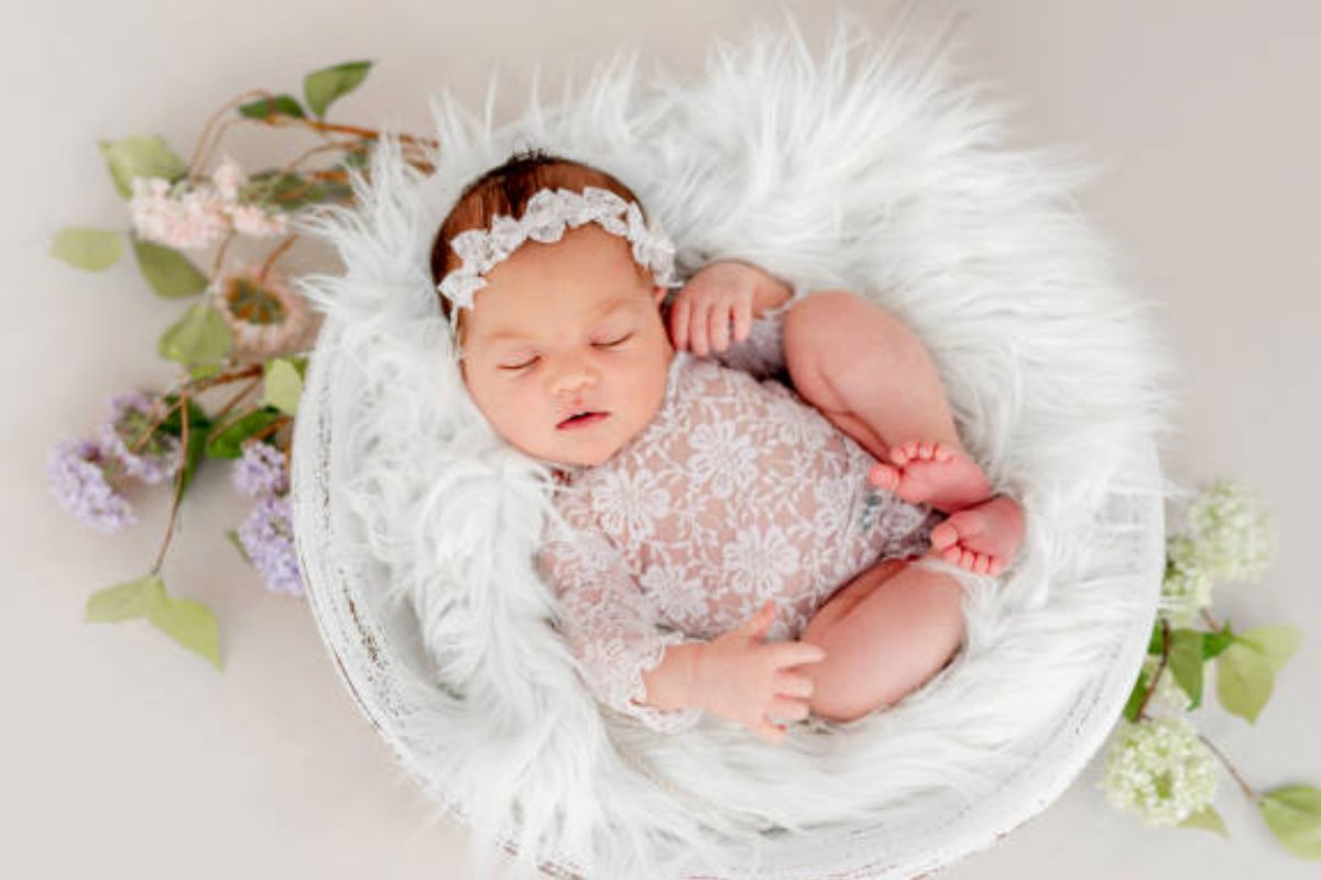 बेटी को दें ऐसा नाम जो सुनते ही हर कोई बोले- वाह, कितना प्यारा नाम है 2 Baby Girl Names 6