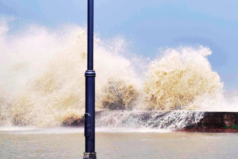 बंगाल की खाड़ी में गहराया निम्न दबाव, समुद्र में उठीं ऊंची लहरें, 9 जुलाई तक वर्षा का अलर्ट