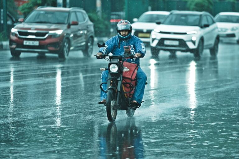 अगले 72 घंटे के लिए बिहार के इन जिलों के लोग हो जाएं सावधान, IMD ने जारी किया डबल अलर्ट