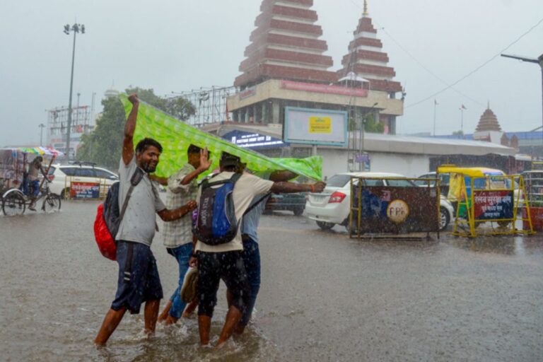 पटना में झमाझम बारिश के साथ आंधी-वज्रपात का अलर्ट; इस हफ्ते गर्मी से मिलेगी राहत