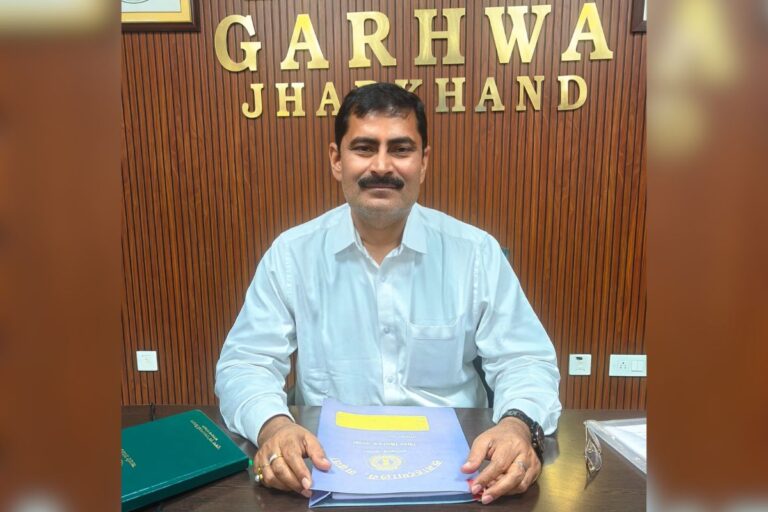 गढ़वा में मतदाता सूची पुनरीक्षण कार्य में लापरवाही, सुपरवाइजर से 24 घंटे में मांगा स्पष्टीकरण 