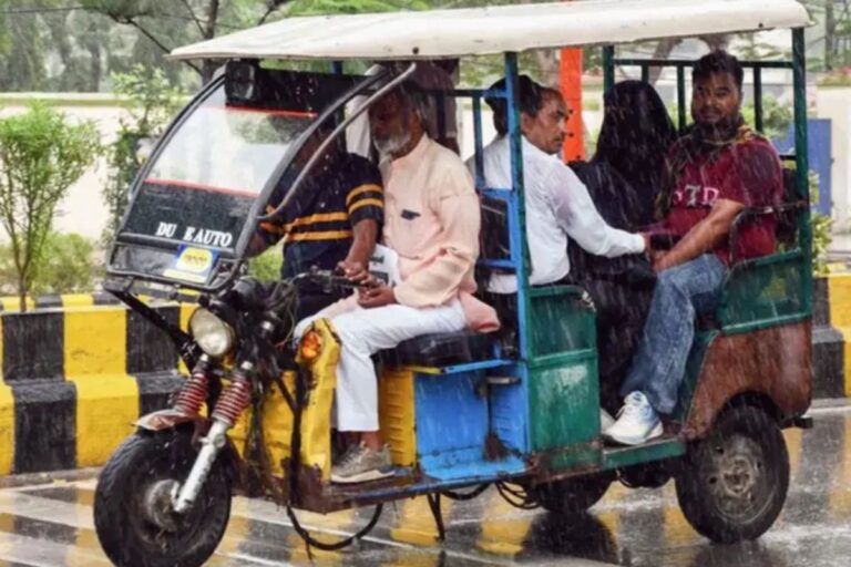 गया जी : सड़क पर चलते-चलते बंद हो रहे ई-रिक्शा, तकनीकी छेड़छाड़ की आशंका से चालक परेशान
