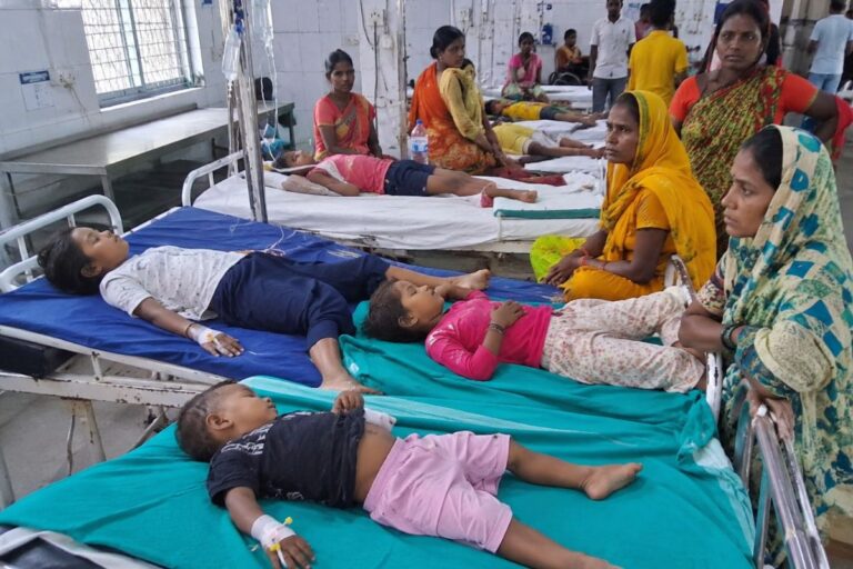 गोपालगंज में फटा दूध खाने से एक ही परिवार के 10 लोग फूड पॉइजनिंग के शिकार, सदर अस्पताल में भर्ती