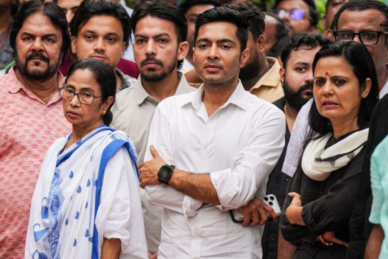 जया बच्चन ने कोलकाता में ममता बनर्जी से की मुलाकात , क्या हैं इसके मायने
