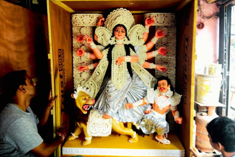 कोलकाता के कुम्हारटोली से न्यूयॉर्क जायेंगी मां दुर्गा, 8 जुलाई को जलमार्ग से होंगी रवाना