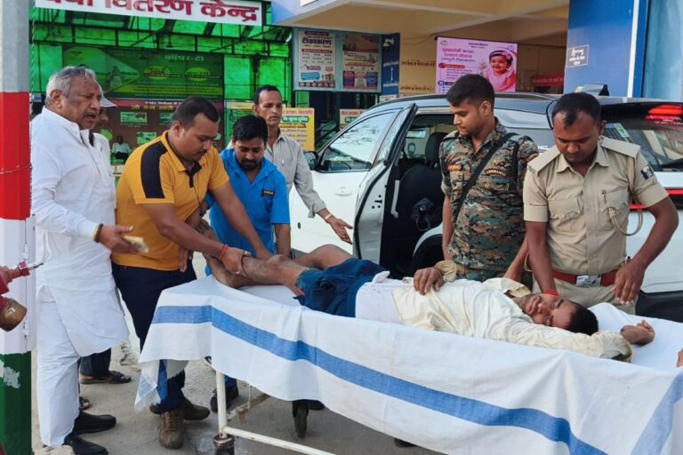 नालंदा : सड़क हादसे में तड़प रहे युवक को देख सांसद कौशलेंद्र कुमार ने रुकवाया काफिला, अपनी गाड़ी से पहुंचाया अस्पताल