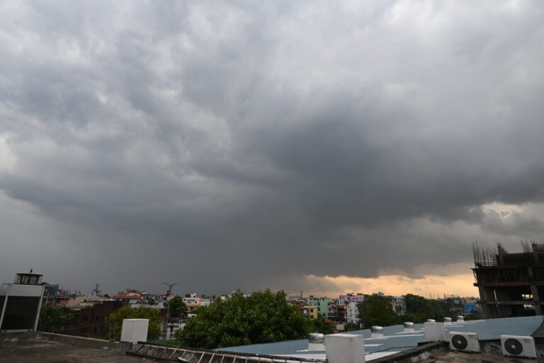 Patna Weather Today: हल्की बारिश ने दी लोगों को उमस से राहत, आज भी बादलों का रहेगा डेरा