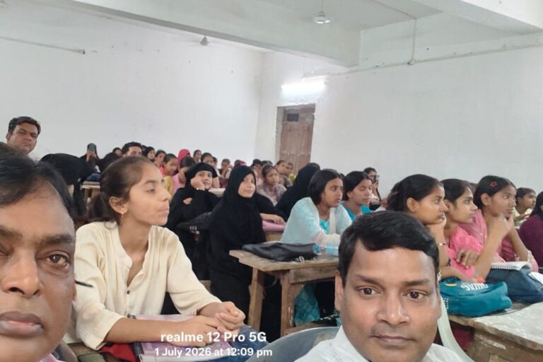 डीएवी पीजी कॉलेज सीवान में दीक्षारंभ समारोह का आयोजन, नए छात्र-छात्राओं को CBCS पाठ्यक्रम की दी गई जानकारी