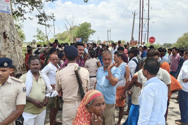 जहानाबाद: रॉन्ग साइड से आ रहे ट्रक ने बाइक सवार को रौंदा, मौके पर मौत, ग्रामीणों ने की सड़क जाम