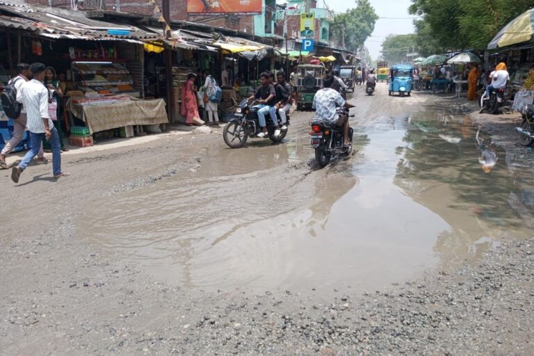 औरंगाबाद में हल्की बारिश में ही डूबी सड़कें, शिवगंज बाजार में जलजमाव से बढ़ी परेशानी, आवागमन प्रभावित