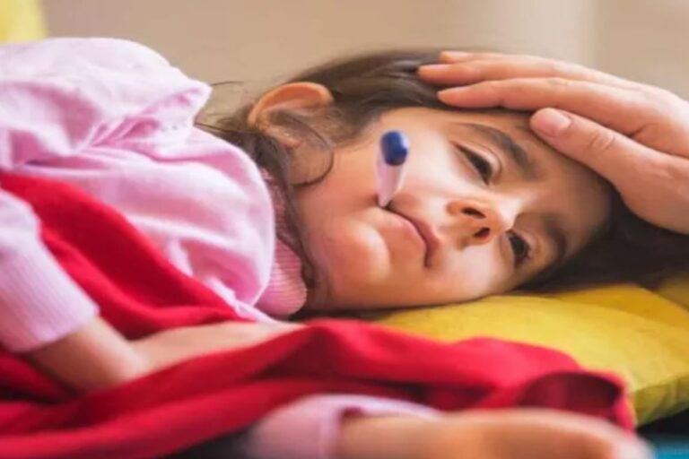 गोपालगंज में मौसमी बुखार की चपेट में बच्चे, अस्पतालों में बढ़ी मरीजों की संख्या, लक्षण और बचाव के तरीके जानिए