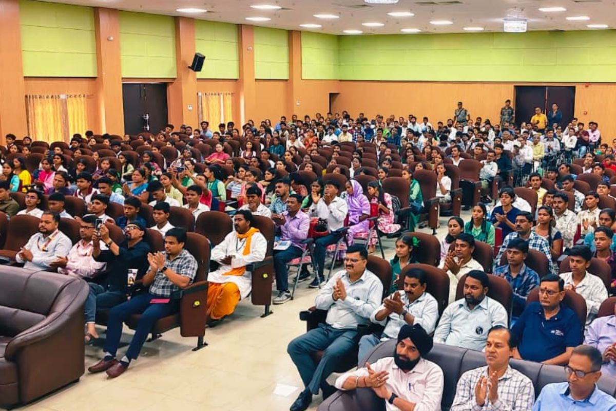 सरायकेला में प्रभात खबर प्रतिभा सम्मान का आयोजन, 500 मेधावी छात्र हुए सम्मानित 6 Prabhat Khabar Pratibha Samman 2026 1