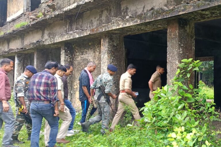 रामगढ़ में गैंगस्टर प्रिंस खान के अपराधियों की पुलिस से मुठभेड़, 1 कुख्यात को लगी गोली