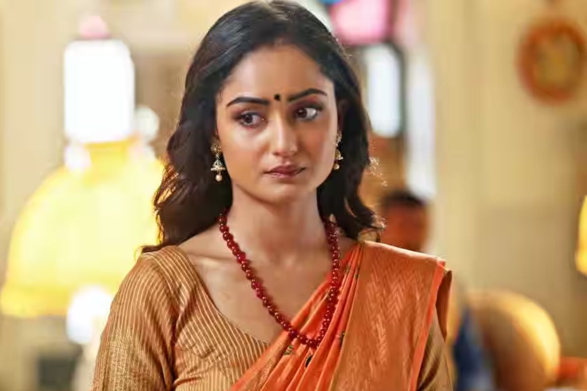 Aashram Season 4 Update: फिर खुलेगा बदनाम आश्रम का दरवाजा, नई करतूतों के साथ लौट रहे बॉबी देओल, इस महीने से शुरू होगी शूटिंग 3 Tridha Choudhury