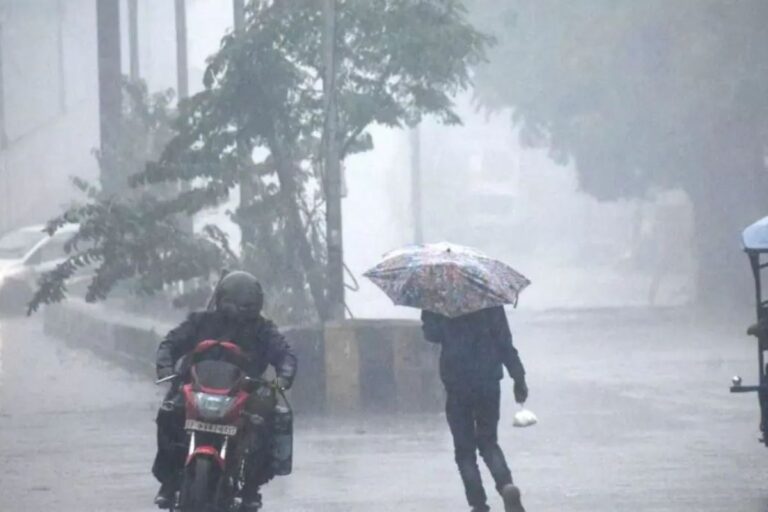 यूपी में अगले 7 दिन तक गरज-चमक और तेज हवाओं के साथ भारी बारिश की चेतावनी, IMD ने जारी किया अलर्ट